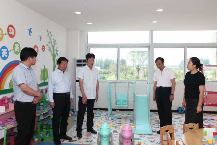 省民政廳二級巡視員李本謙一行到民調研指導民政工作 省民政廳二級巡視員李本謙一行到民調研指導民政工作