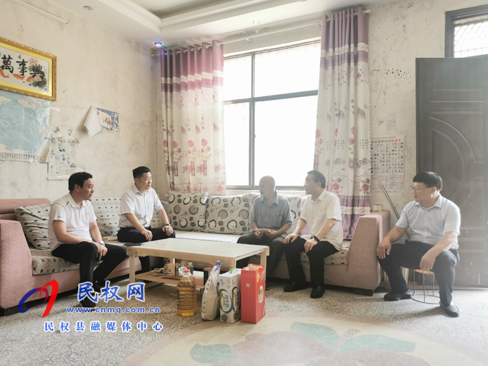 商丘市政府副秘書(shū)長(zhǎng)任善禮到民權(quán)縣龍?zhí)伶?zhèn)軒莊村走訪(fǎng)慰問(wèn)老黨員 商丘市政府副秘書(shū)長(zhǎng)任善禮到民權(quán)縣龍?zhí)伶?zhèn)軒莊村走訪(fǎng)慰問(wèn)老黨員