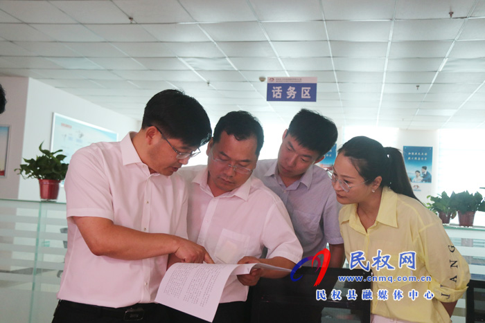 縣委副書記、縣長張團(tuán)結(jié)深入大數(shù)據(jù)管理局調(diào)研防火應(yīng)急管理體系建設(shè)情況