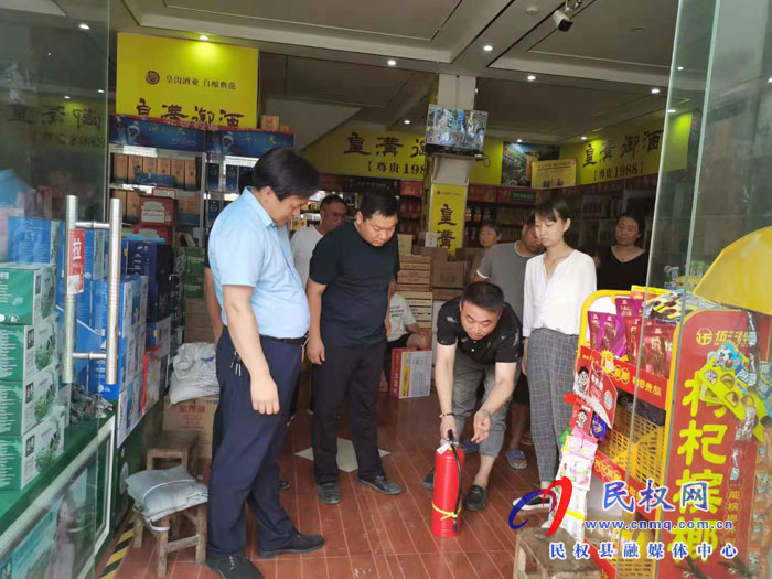 縣委常委、政法委書記、副縣長孟祥亮到莊周商貿(mào)城、義烏商貿(mào)城和部分鄉(xiāng)鎮(zhèn)督導(dǎo)檢查消防安全工作