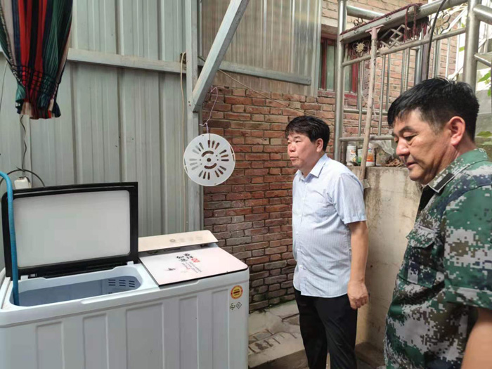 市政法委四級(jí)調(diào)研員閆曙光深入我縣白云寺鎮(zhèn)督導(dǎo)安全生產(chǎn)工作 市政法委四級(jí)調(diào)研員閆曙光深入我縣白云寺鎮(zhèn)督導(dǎo)安全生產(chǎn)工作