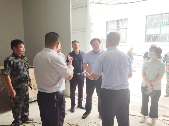 縣委常委、政法委書記、副縣長孟祥亮到白云寺鎮(zhèn)檢查扶貧車間安全生產工作