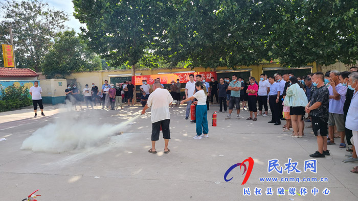 伯黨鄉(xiāng)組織開展消防安全知識(shí)培訓(xùn)暨消防演練活動(dòng) 伯黨鄉(xiāng)組織開展消防安全知識(shí)培訓(xùn)暨消防演練活動(dòng)