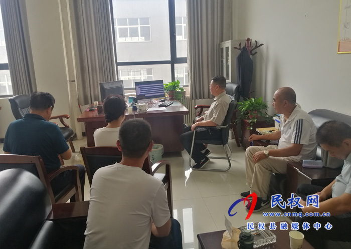 我縣各鄉(xiāng)鎮(zhèn)（街道辦）、縣直各單位組織收聽(tīng)收看全縣安全生產(chǎn)知識(shí)專(zhuān)題培訓(xùn)會(huì)