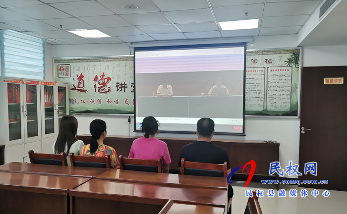 我縣各鄉(xiāng)鎮(zhèn)（街道辦）、縣直各單位組織收聽(tīng)收看全縣安全生產(chǎn)知識(shí)專(zhuān)題培訓(xùn)會(huì)