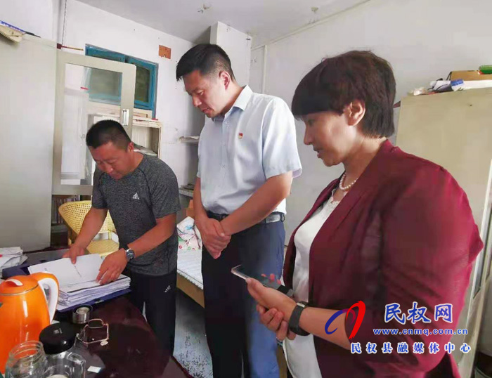 縣委宣傳部副部長李忠強調(diào)研指導“護苗”工作站建設情況 縣委宣傳部副部長李忠強調(diào)研指導“護苗”工作站建設情況