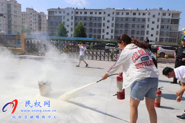 民權(quán)縣幼兒園組織開(kāi)展全園教職工 消防安全知識(shí)專(zhuān)題培訓(xùn)暨消防應(yīng)急演練活動(dòng) 民權(quán)縣幼兒園組織開(kāi)展全園教職工 消防安全知識(shí)專(zhuān)題培訓(xùn)暨消防應(yīng)急演練活動(dòng)