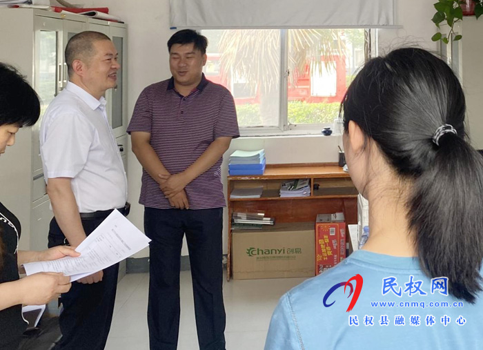 縣統(tǒng)計局下鄉(xiāng)開展統(tǒng)計基層基礎(chǔ)建設(shè)規(guī)范化模擬驗收工作 縣統(tǒng)計局下鄉(xiāng)開展統(tǒng)計基層基礎(chǔ)建設(shè)規(guī)范化模擬驗收工作