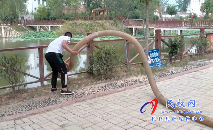 花園鄉(xiāng):全力以赴應(yīng)對臺(tái)風(fēng)“煙花” 花園鄉(xiāng):全力以赴應(yīng)對臺(tái)風(fēng)“煙花”