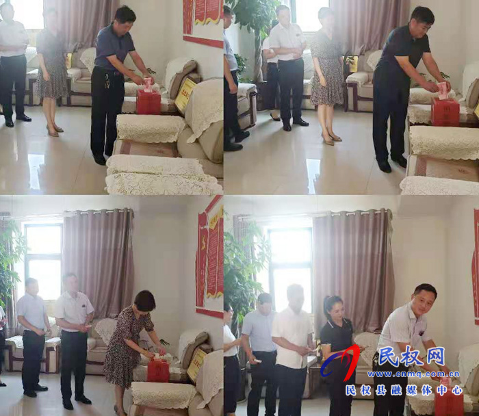 接待服務(wù)中心開(kāi)展向鄭州等災(zāi)區(qū)募捐活動(dòng) 接待服務(wù)中心開(kāi)展向鄭州等災(zāi)區(qū)募捐活動(dòng)