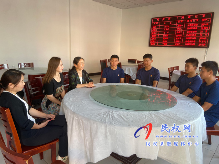 民權縣愛心企業(yè)深入到民權縣消防救援大隊開展走訪慰問活動 民權縣愛心企業(yè)深入到民權縣消防救援大隊開展走訪慰問活動