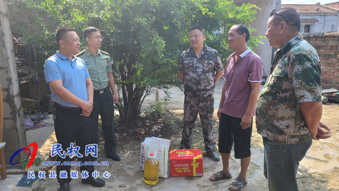 伯黨鄉(xiāng)黨委書(shū)記張翼“八一”前夕走訪慰問(wèn)退役軍人 伯黨鄉(xiāng)黨委書(shū)記張翼“八一”前夕走訪慰問(wèn)退役軍人
