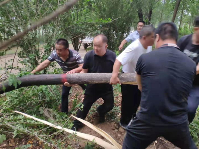 民權(quán)縣交通運輸局防汛救災(zāi)保暢通 民權(quán)縣交通運輸局防汛救災(zāi)保暢通