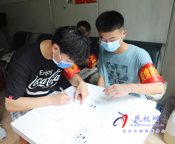 核酸檢測采樣點(diǎn):提前派號排隊(duì)井然有序 核酸檢測采樣點(diǎn):提前派號排隊(duì)井然有序