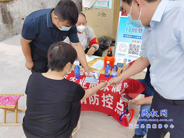 縣農(nóng)業(yè)農(nóng)村局傾情助力無(wú)物業(yè)小區(qū)防疫工作 縣農(nóng)業(yè)農(nóng)村局傾情助力無(wú)物業(yè)小區(qū)防疫工作