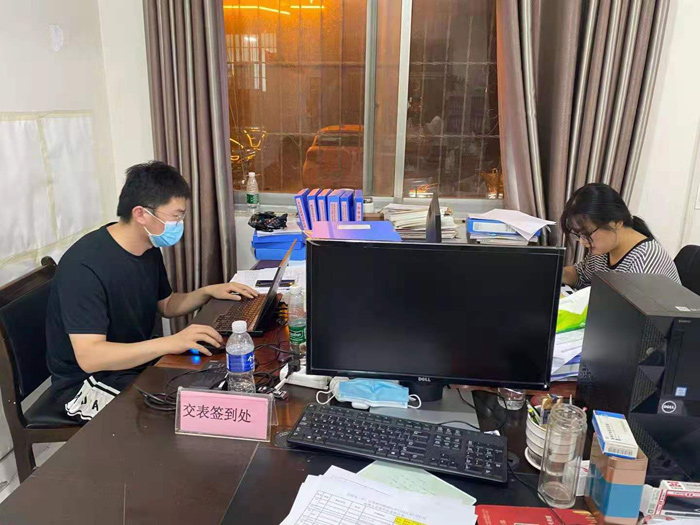民權縣疫情防控指揮部數據統(tǒng)計專班小組持續(xù)加快對大數據派單反饋風險人群的摸排力度 民權縣疫情防控指揮部數據統(tǒng)計專班小組持續(xù)加快對大數據派單反饋風險人群的摸排力度