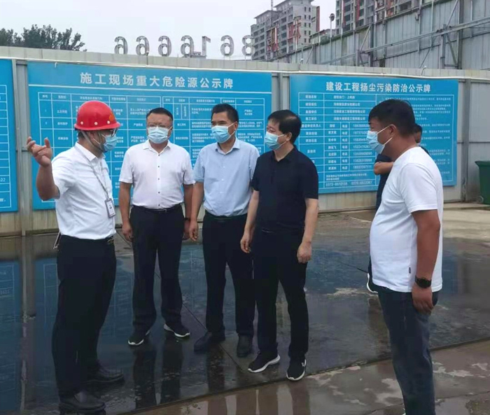 縣委常委、統(tǒng)戰(zhàn)部長趙通督導在建項目工地疫情防控工作