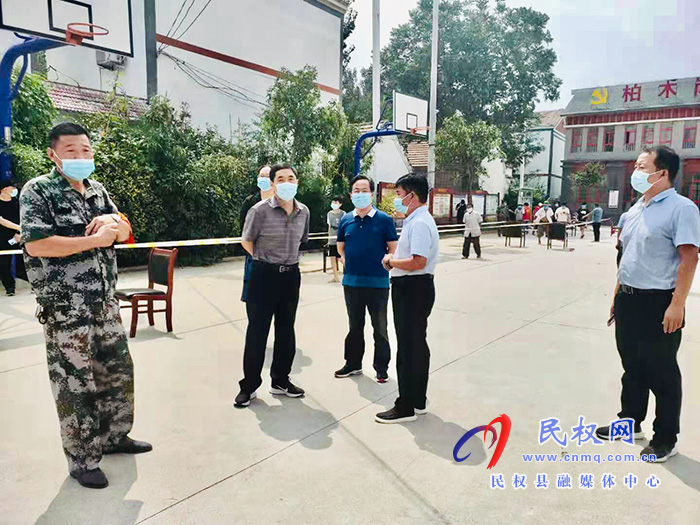 縣委常委、組織部長何玉明到白云寺鎮(zhèn)督導(dǎo)疫情防控工作