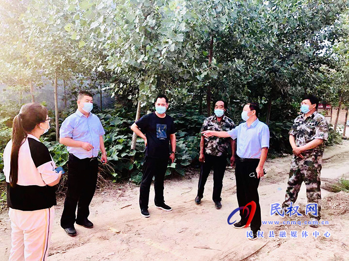 副縣長張士彬、縣工會主席瞿志君到白云寺鎮(zhèn)督導(dǎo)疫情防控工作