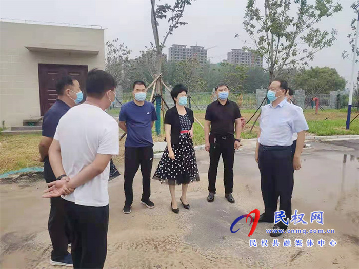 縣人大常委會(huì)主任周燕深入到民權(quán)鯤鵬學(xué)校、北海路、曙光路現(xiàn)場(chǎng)督導(dǎo)工程施工進(jìn)度