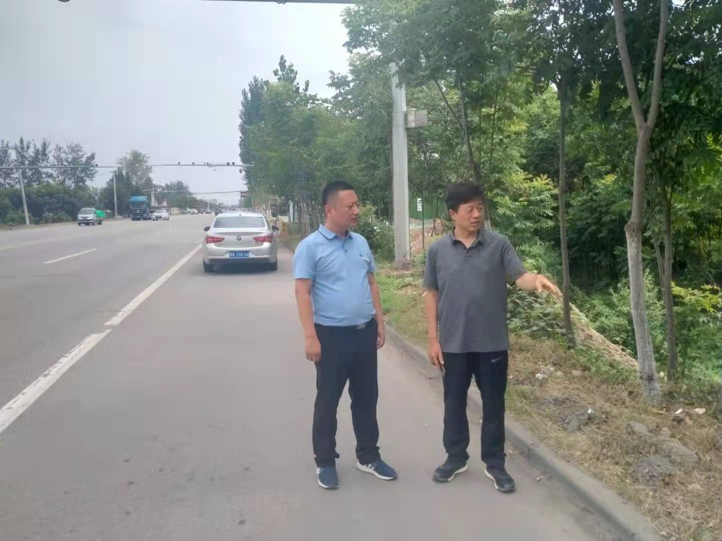 縣政府黨組成員、信訪局局長陳鴻志到伯黨鄉(xiāng)陳良河（伯黨段）開展巡河工作