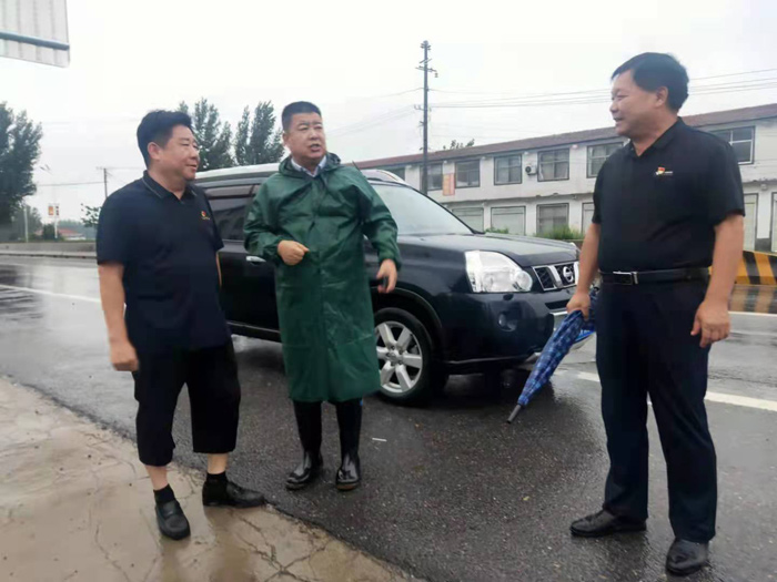 副縣長張士彬督導(dǎo)防汛、搶險救災(zāi)以及農(nóng)作物保秋收工作
