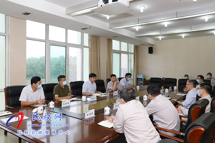 縣委書記張團結深入企業(yè)開展“萬人助萬企”活動 縣委書記張團結深入企業(yè)開展“萬人助萬企”活動