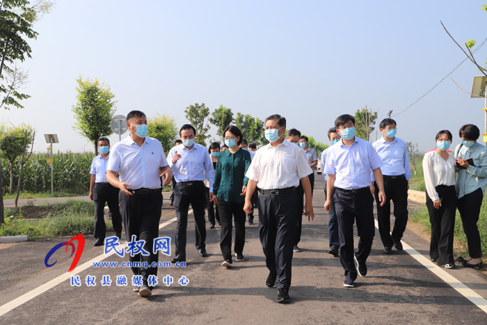 副省長武國定在民權(quán)縣調(diào)研時強調(diào):鞏固拓展脫貧攻堅成果 統(tǒng)籌推進“三農(nóng)”各項工作 副省長武國定在民權(quán)縣調(diào)研時強調(diào):鞏固拓展脫貧攻堅成果 統(tǒng)籌推進“三農(nóng)”各項工作