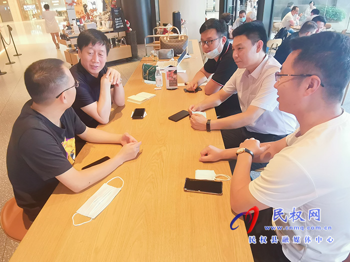 縣委常委、副縣長(zhǎng)房季帶隊(duì)深入到抖音電商上?？偛亢桶⒗锇桶吞詫毴蛸?gòu)杭州總部進(jìn)行招商活動(dòng)