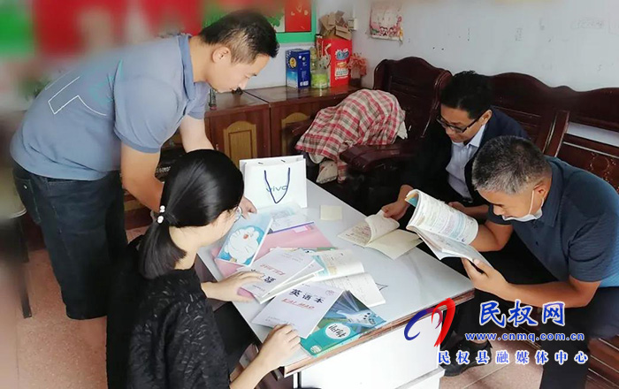 民權(quán)縣實驗中學(xué)積極開展“兩送一免”活動 民權(quán)縣實驗中學(xué)積極開展“兩送一免”活動