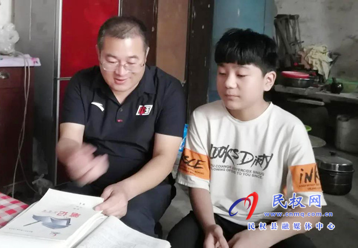 民權(quán)縣實驗中學(xué)積極開展“兩送一免”活動 民權(quán)縣實驗中學(xué)積極開展“兩送一免”活動