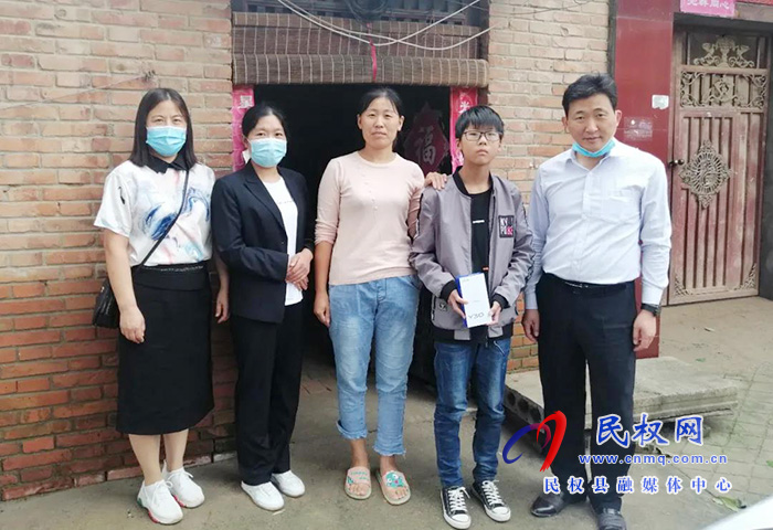民權(quán)縣實驗中學(xué)積極開展“兩送一免”活動 民權(quán)縣實驗中學(xué)積極開展“兩送一免”活動
