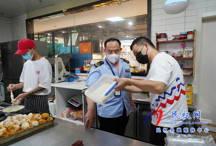 “小小月餅我來守護(hù)你”縣市場監(jiān)管局開展節(jié)前月餅市場食品安全專項檢查 “小小月餅我來守護(hù)你”縣市場監(jiān)管局開展節(jié)前月餅市場食品安全專項檢查