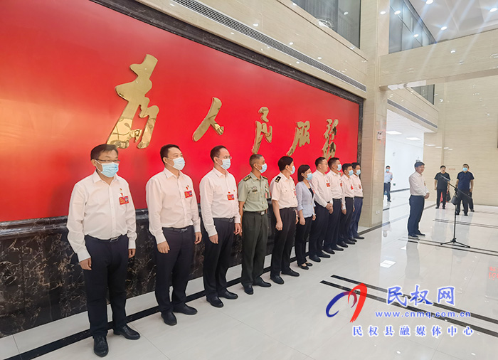 縣委書(shū)記張團(tuán)結(jié)帶隊(duì)看望出席中國(guó)共產(chǎn)黨民權(quán)縣第十三次代表大會(huì)代表 縣委書(shū)記張團(tuán)結(jié)帶隊(duì)看望出席中國(guó)共產(chǎn)黨民權(quán)縣第十三次代表大會(huì)代表