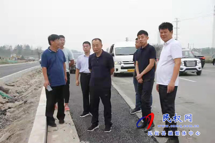 縣政協(xié)主席周明河到冰熊大道西段環(huán)境綜合整治項(xiàng)目督導(dǎo)工作 縣政協(xié)主席周明河到冰熊大道西段環(huán)境綜合整治項(xiàng)目督導(dǎo)工作