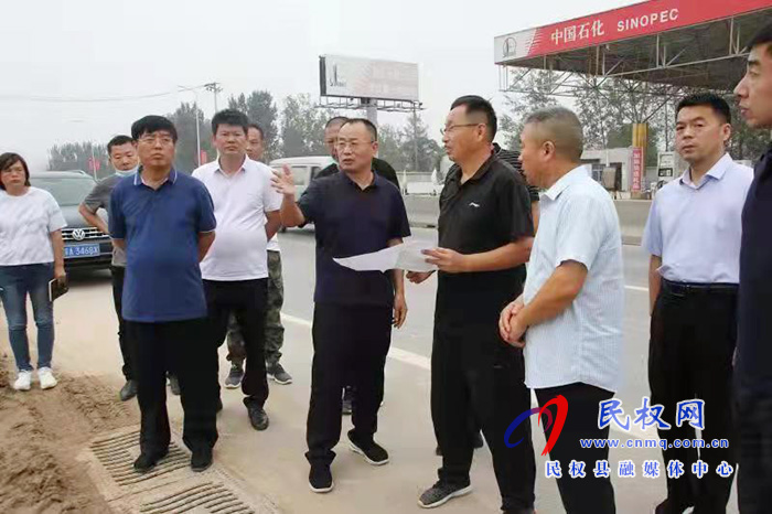 縣政協(xié)主席周明河到冰熊大道西段環(huán)境綜合整治項(xiàng)目督導(dǎo)工作 縣政協(xié)主席周明河到冰熊大道西段環(huán)境綜合整治項(xiàng)目督導(dǎo)工作