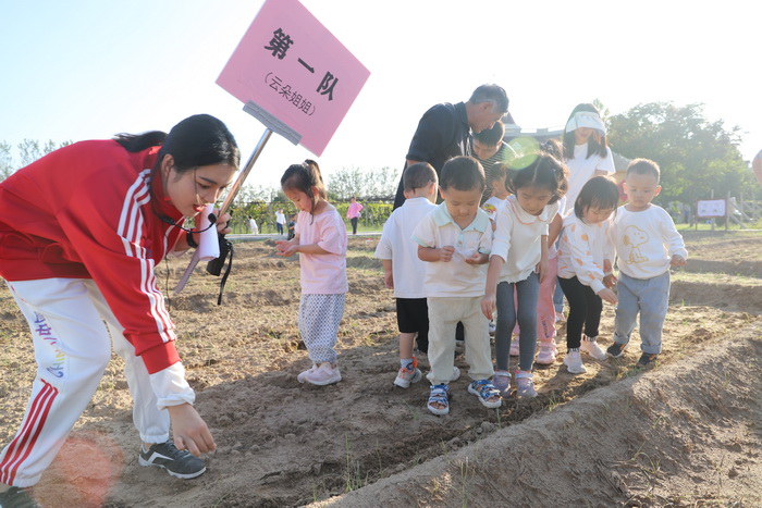中秋月圓 家國情濃——民權(quán)縣青少年研學(xué)基地開展“人滿月圓 愛在中秋”親子主題活動 中秋月圓 家國情濃——民權(quán)縣青少年研學(xué)基地開展“人滿月圓 愛在中秋”親子主題活動