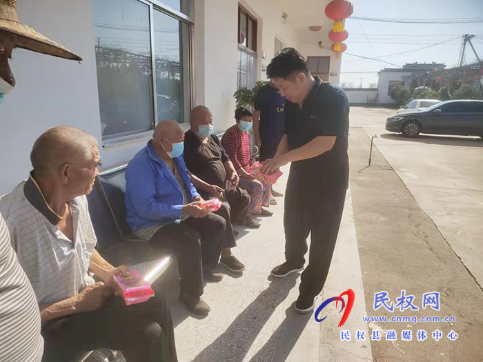 人和鎮(zhèn):情系中秋節(jié)敬老院里暖意濃 人和鎮(zhèn):情系中秋節(jié)敬老院里暖意濃