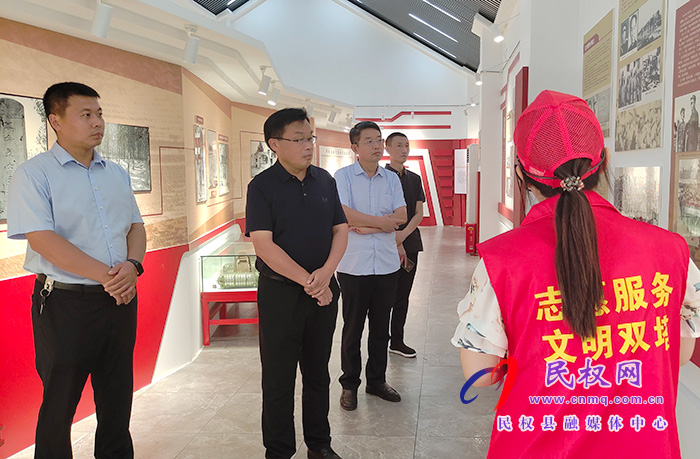 縣委常委、宣傳部長(zhǎng)、副縣長(zhǎng)畢道喜到雙塔鎮(zhèn)調(diào)研
