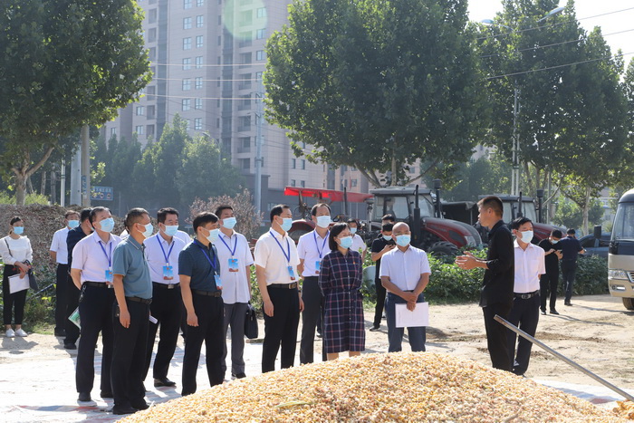 市人大常委會(huì)視察我縣主要農(nóng)作物全程機(jī)械化工作推進(jìn)情況 市人大常委會(huì)視察我縣主要農(nóng)作物全程機(jī)械化工作推進(jìn)情況