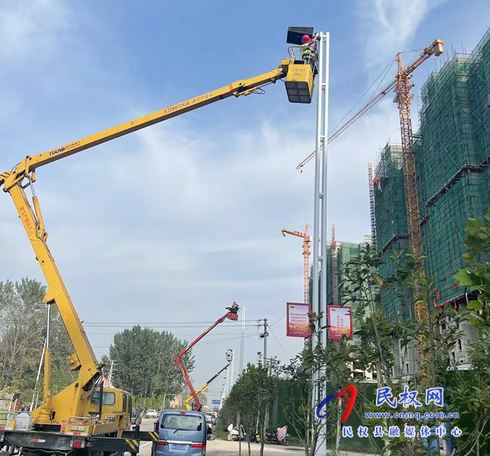 城管局路燈所對(duì)安瀾路進(jìn)行節(jié)能改造 城管局路燈所對(duì)安瀾路進(jìn)行節(jié)能改造