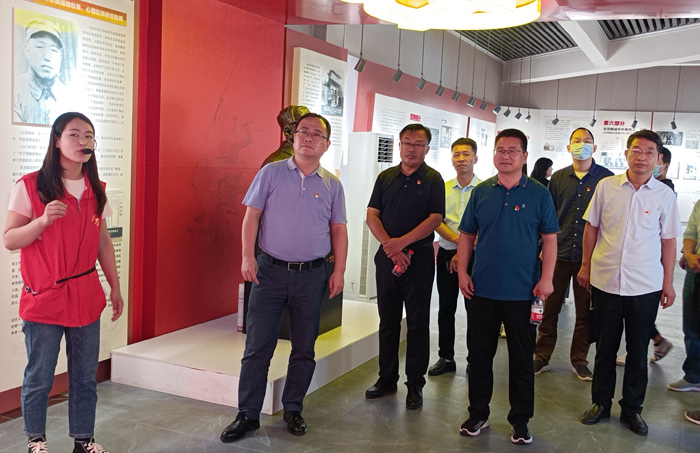 河南日報報業(yè)集團青年理論學習小組到民開展調(diào)研實踐活動 河南日報報業(yè)集團青年理論學習小組到民開展調(diào)研實踐活動