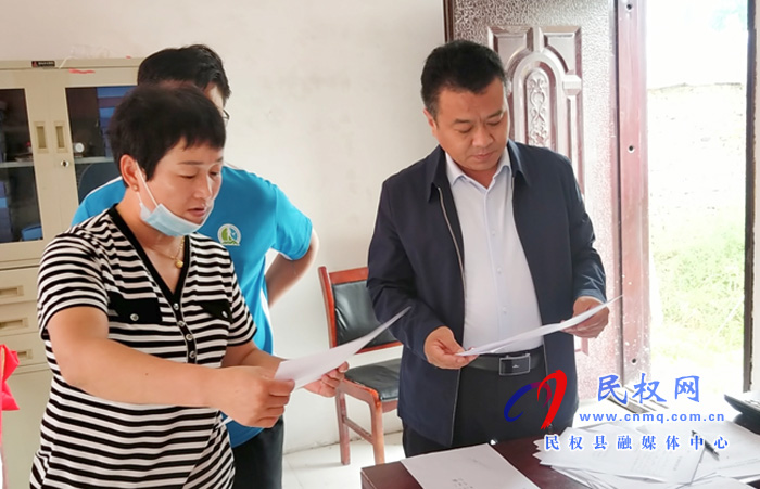 縣高新區(qū)管委會副主任、花園鄉(xiāng)黨委書記張玉棟調(diào)研鄉(xiāng)村振興工作