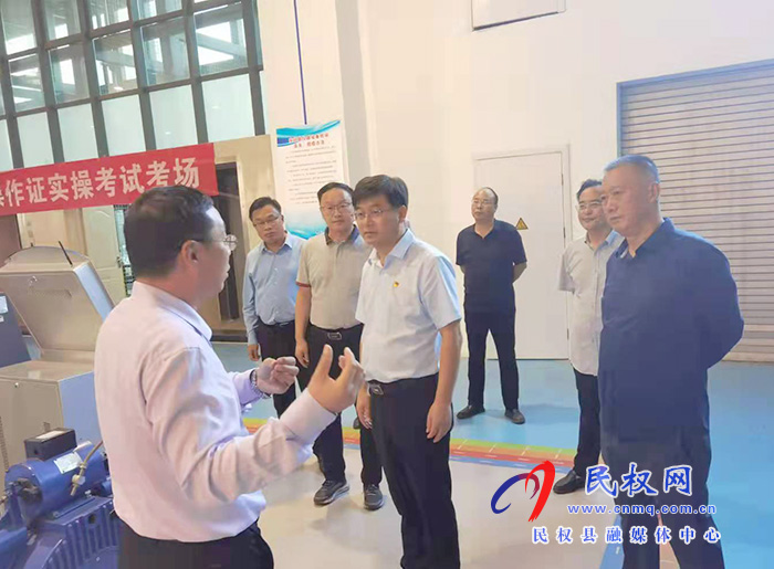 縣委書記張團(tuán)結(jié)帶隊(duì)赴河南機(jī)電職業(yè)學(xué)院參觀考察