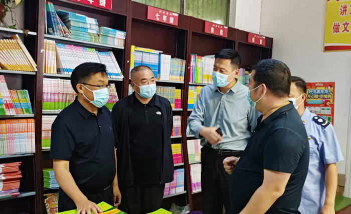 縣委常委、宣傳部長、副縣長畢道喜督導(dǎo)“掃黃打非”和文化市場安全生產(chǎn)工作