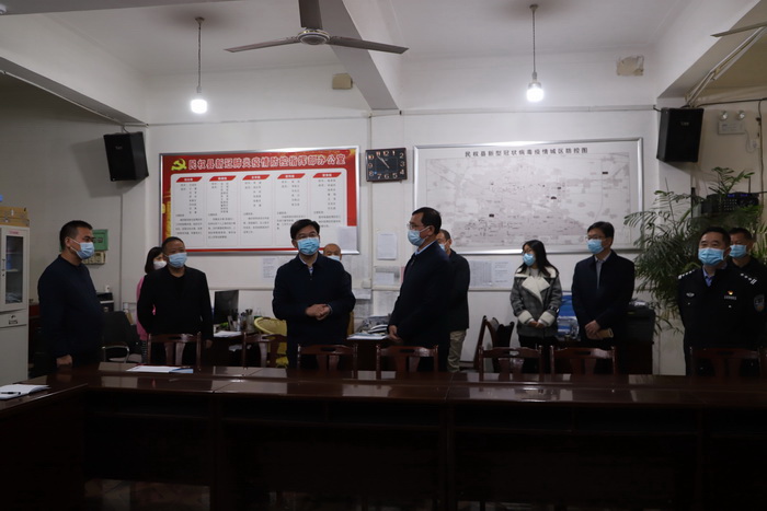 縣委書記張團結(jié)慰問“十一”國慶節(jié)期間在崗值班值守人員