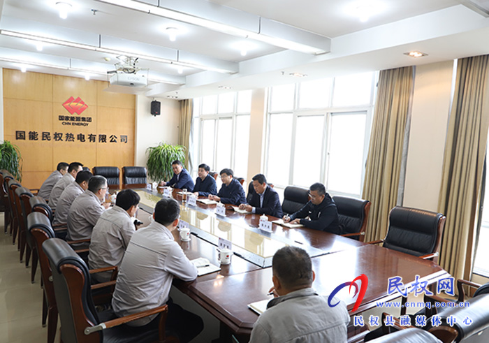 縣委書記張團(tuán)結(jié)深入企業(yè)開展“萬人助萬企”活動