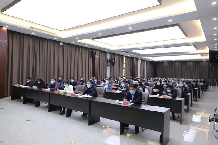 我縣組織收聽收看全省“人人持證、技能河南”建設(shè)動員部署電視電話會議
