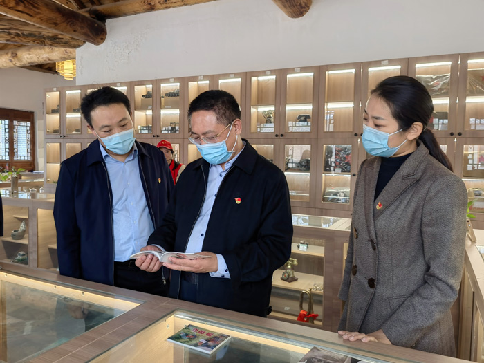 市委組織部副部長、老干部局局長王培富到秣坡村參觀調(diào)研