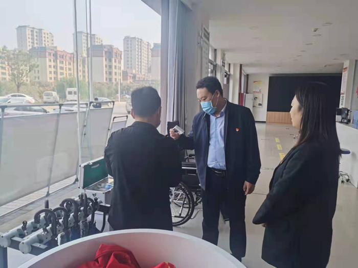縣委常委、組織部長王義彬暗訪督導(dǎo)全國文明城市創(chuàng)建工作